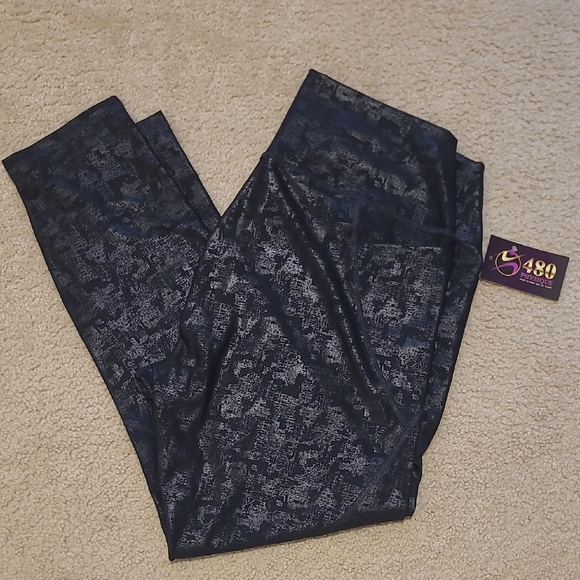 Stylish Leggings and Sport Bra Set - Picture 3 of 6